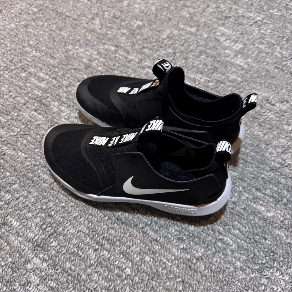 Nike Kids Black and White Flex Run Shoes Size 3